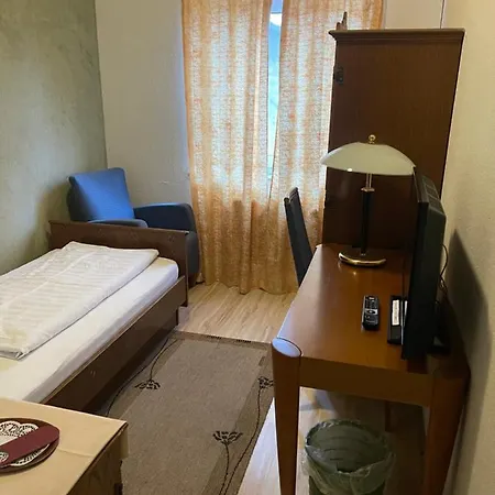 Zum Klueverbaum Hotel 2*