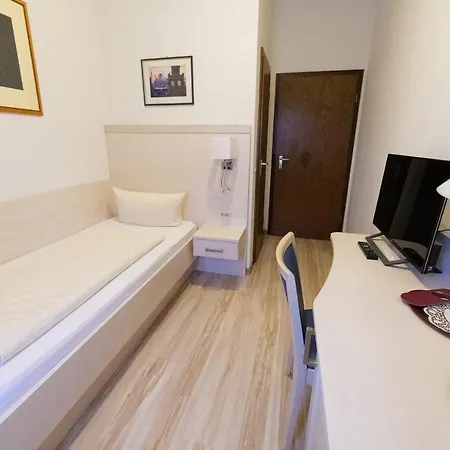Zum Klueverbaum 2*
